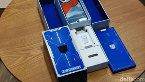 Keren! Unboxing Tecno Spark 30 Pro Edisi Transformers