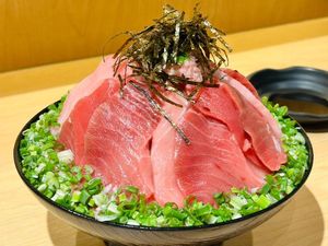 Jumbo! Resto Ini Punya Menu Rice Bowl Topping 1 Kg Bluefin Tuna Jumbo! Resto Ini Punya Menu Rice Bowl Topping 1 Kg Bluefin Tuna
