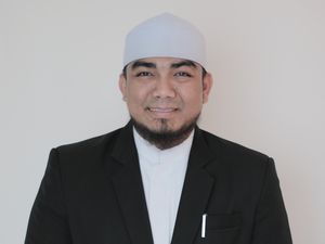 Cerita Ustaz Fakhrurrazi yang Ingin Berangkatkan Umrah Penjual Es Teh Cerita Ustaz Fakhrurrazi yang Ingin Berangkatkan Umrah Penjual Es Teh