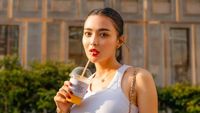 Wika Salim Makan Malam Mewah dan Kulineran di Eropa