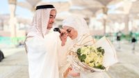Momen Bahagia Pernikahan Zumi Zola dan Putri Zulhas di Masjid Nabawi