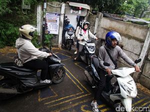 Video: Nyobain Lewat Pintu Doraemon di Tangsel Video: Nyobain Lewat Pintu Doraemon di Tangsel
