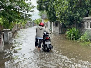 4 Titik Tanggul Sungai Jebol Banjiri 21 Desa di Mojokerto