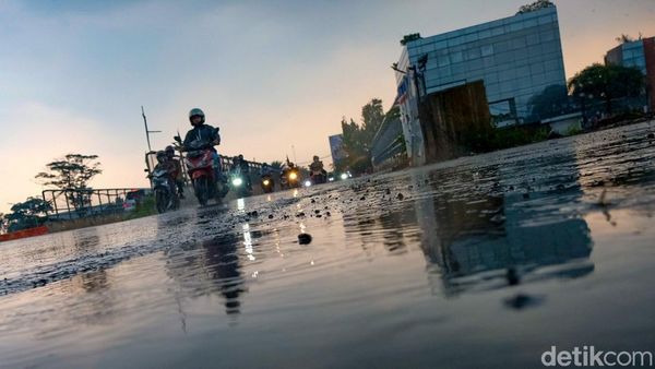 BMKG Perkirakan Cuaca Ekstrem hingga April 2025