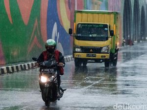 Catat! Lokasi yang Diguyur Hujan saat Siang-Malam di Sumut Hari Ini