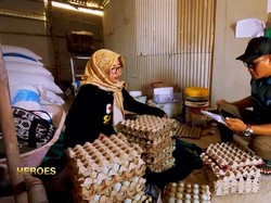 Kisah Ainur Sukses Kembangkan Usaha Telur Asin & Berdayakan Perempuan