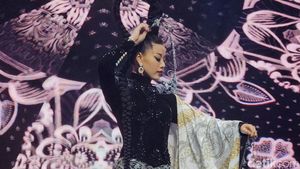 10 Foto Melati Tedja Pakai Kostum Nasional Sang Pembatik untuk Miss Charm 2024