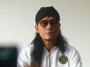 Gus Miftah Berangkatkan 15 Guru Ngaji Pergi Umrah, Ini Alasannya Gus Miftah Berangkatkan 15 Guru Ngaji Pergi Umrah, Ini Alasannya