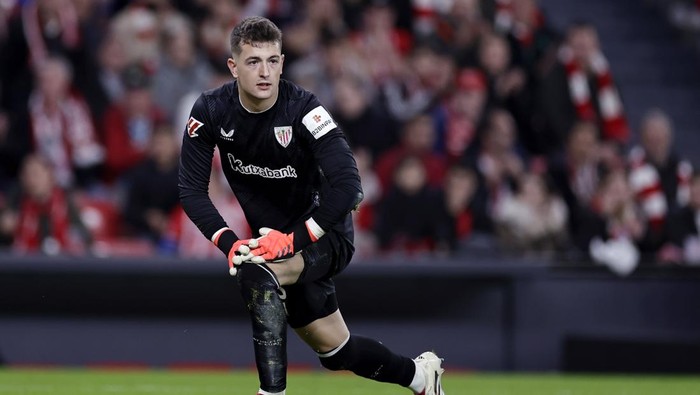 BILBAO, SPAIN - DECEMBER 4: Julen Agirrezabala of Athletic de Bilbao celebrates 2-1 during the LaLiga EA Sports  match between Athletic de Bilbao v Real Madrid at the San Mames Stadium on December 4, 2024 in Bilbao Spain (Photo by Maria Gracia Jimenez/Soccrates/Getty Images)