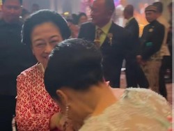 Momen Kris Dayanti Minta Maaf-Cium Tangan Megawati Usai Gagal di Pilkada