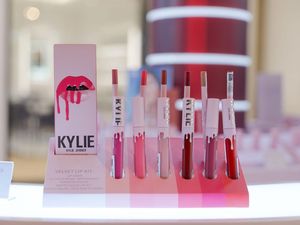 Kylie Cosmetics Resmi Hadir di Indonesia, Rilis Makeup Vegan & Clean Beauty Kylie Cosmetics Resmi Hadir di Indonesia, Rilis Makeup Vegan & Clean Beauty