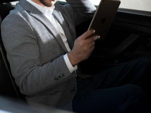 Nyaman Bekerja Pakai Gadget Anda dengan Illustro Avsura MonoPlus