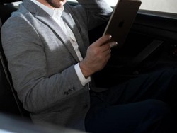 Nyaman Bekerja Pakai Gadget Anda dengan Illustro Avsura MonoPlus