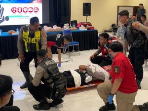 Satlantas Polrestabes Surabaya Gelar Pelatihan Penanganan Kecelakaan Satlantas Polrestabes Surabaya Gelar Pelatihan Penanganan Kecelakaan