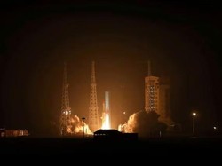 Iran Sukses Lakukan Peluncuran Luar Angkasa yang Dikecam Barat