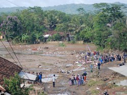 BNPB Bangun Jembatan Darurat untuk Mudahkan Penyaluran Bantuan di Sukabumi