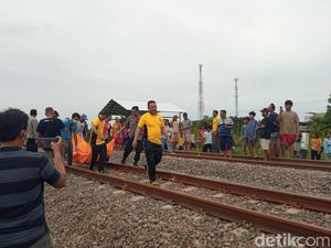 Pikap Hitam Vs Kereta Api di Cirebon, Satu Orang Tewas