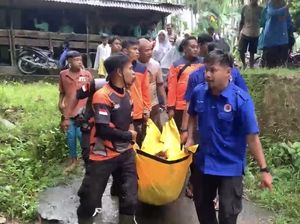 Tebing Galian C di Padang Pariaman Longsor, 1 Orang Tewas Tebing Galian C di Padang Pariaman Longsor, 1 Orang Tewas
