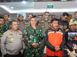 Kapolres Kukar Dampingi TNI Tinjau Pengamanan TPS 19 di Tenggarong