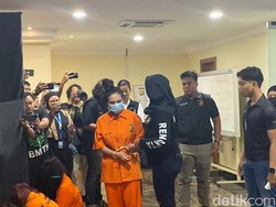 Potret Ria Agustina Tersangka Klinik Kecantikan Abal-abal Berbaju Tahanan