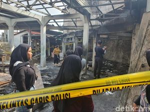 Pasar Trowono Gunungkidul Terbakar, Kerugian Capai Rp 800 Juta Pasar Trowono Gunungkidul Terbakar, Kerugian Capai Rp 800 Juta