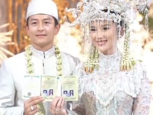 Video: Potret Bahagia Pernikahan Rio Haryanto dan Athina Video: Potret Bahagia Pernikahan Rio Haryanto dan Athina
