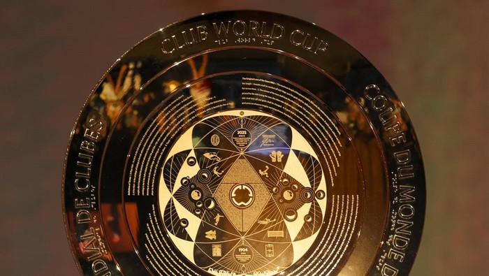MIAMI, FLORIDA - DECEMBER 05: A detailed view of The FIFA Club World Cup Trophy during the 2025 FIFA Club World Cup Draw at Telemundo Studios on December 05, 2024 in Miami, Florida.  (Photo by Brennan Asplen/Getty Images)