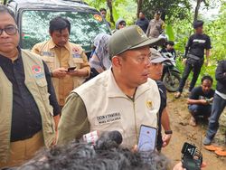 Waka DPR Minta Ekskavator Diturunkan Tangani Longsor Tutup Jalan di Sukabumi