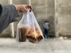 Video Pengalaman Jajan di Warung Tembok Bolong Kemang