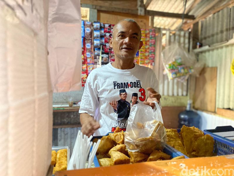 Lariis! Warung Tembok Bolong di Belakang Mall Ini Jual 400 Gorengan