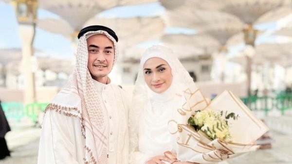7 Gaya Zumi Zola & Putri Zulhas Menikah di Masjid Nabawi, Bak Pengantin Arab