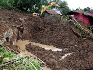 Bupati Sukabumi soal Aktivitas Tambang Jadi Penyebab Bencana Bupati Sukabumi soal Aktivitas Tambang Jadi Penyebab Bencana