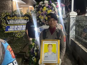 Bripka Miftahu Gugur Saat Bertugas Bantu Korban Bencana di Sukabumi Bripka Miftahu Gugur Saat Bertugas Bantu Korban Bencana di Sukabumi