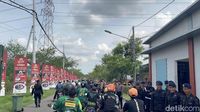 Bonek Padati GBT Jelang Laga Persebaya Vs Arema FC