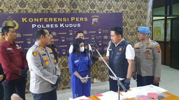 Kasus mahasiswi bikin video porno dan menjualnya lewat media sosial di Polres Kudus, Jumat (6/12/2024).