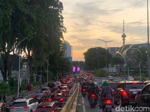 Natal Tiberias 2024 Digelar Malam Ini, Lalin Sekitar GBK Macet Parah