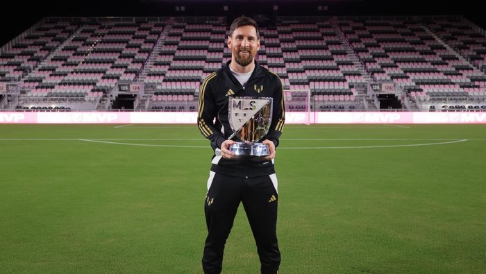 Dec 4, 2024; Ft. Lauderdale, Florida, USA; Inter Miami CF forward Lionel Messi (10) holds the London Donovan MVP Award during a presentation ceremony at Chase Stadium. Mandatory Credit: Sam Navarro-Imagn Images