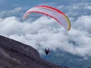 Viral WNA Pakai Paralayang Turun dari Puncak Gunung Agung