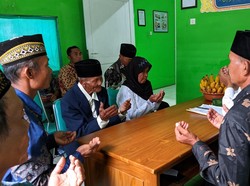 Romantis, Kakek 64 Tahun Nikahi Nenek Usia 89 di Wonogiri