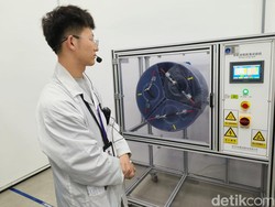 Mengintip HP Tecno Disiksa, Disemprot Air Sampai Dibanting