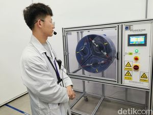 Mengintip HP Tecno Disiksa, Disemprot Air Sampai Dibanting Mengintip HP Tecno Disiksa, Disemprot Air Sampai Dibanting