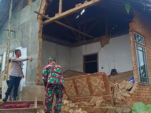 224 Rumah Rusak Diguncang Gempa Garut M 4,2 224 Rumah Rusak Diguncang Gempa Garut M 4,2