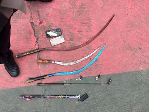 Tawuran di Awal Tahun: Selusin Pemuda Ditangkap, Sajam dan Ganja Disita Tawuran di Awal Tahun: Selusin Pemuda Ditangkap, Sajam dan Ganja Disita