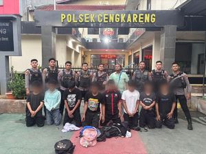 8 Pelajar Diduga Hendak Tawuran Diamankan di Jakbar, Sajam-Petasan Disita