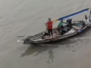 Viral Pria Lompat dari Jembatan Suramadu