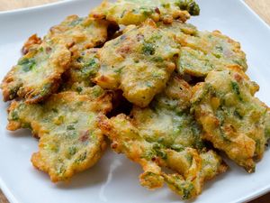 Resep Bakwan Daun Bawang dan Kucai yang Renyah Garing Untuk Camilan Resep Bakwan Daun Bawang dan Kucai yang Renyah Garing Untuk Camilan