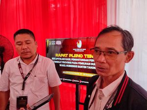 Saksi Airin-Ade Tolak Tanda Tangan Hasil Rekapitulasi KPU Banten, Kenapa? Saksi Airin-Ade Tolak Tanda Tangan Hasil Rekapitulasi KPU Banten, Kenapa?