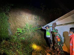 Seorang Warga Pacitan Tewas Tertimbun Longsor saat Bersihkan Selokan
