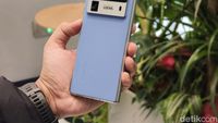 Menggenggam Tecno Phantom V Fold 2, HP Layar Lipat Stylish