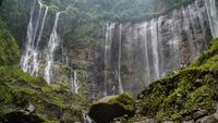 Terbius Kemegahan Air Terjun Tumpak Sewu